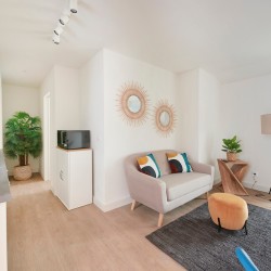 121300