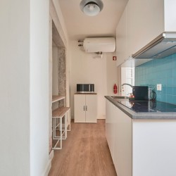 121253